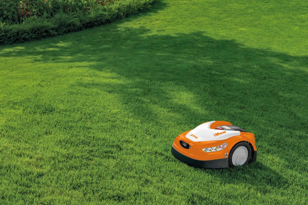 Sthil automatic lawn mover
